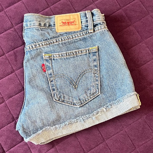 Vintage Levi's Women's Boyfriend Denim Shorts - Picture 1 of 5